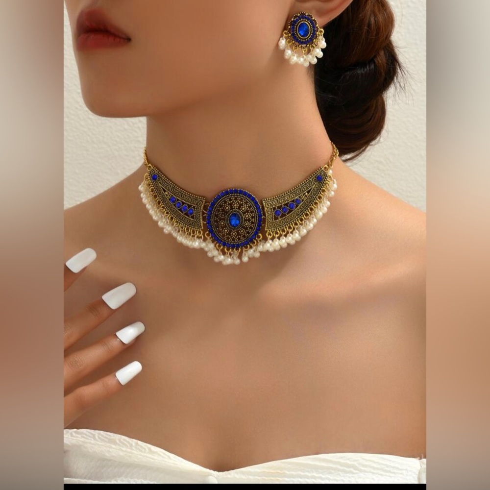 Faux peral necklace with matching earrings